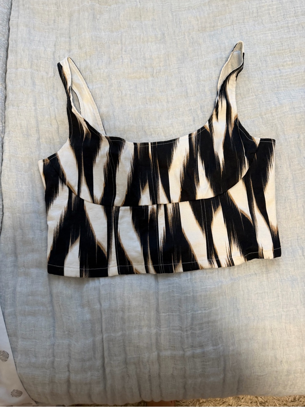 Banana Republic Factory Black and Cream Patterned Crop Top